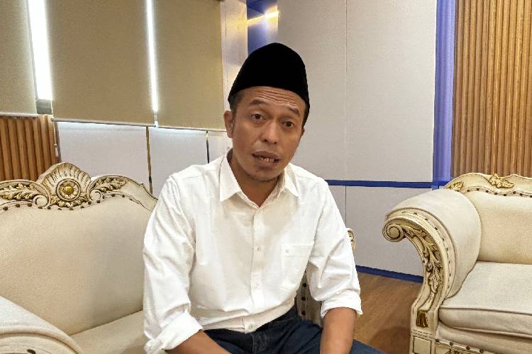 Ketua Komisi A DPRD Jatim, Dedi Irwansa, mengawal langsung aspirasi ribuan tenaga perbantuan operasional pemeliharaan (TPOP). (Foto: Zisti Shinta/TIMES Indonesia)