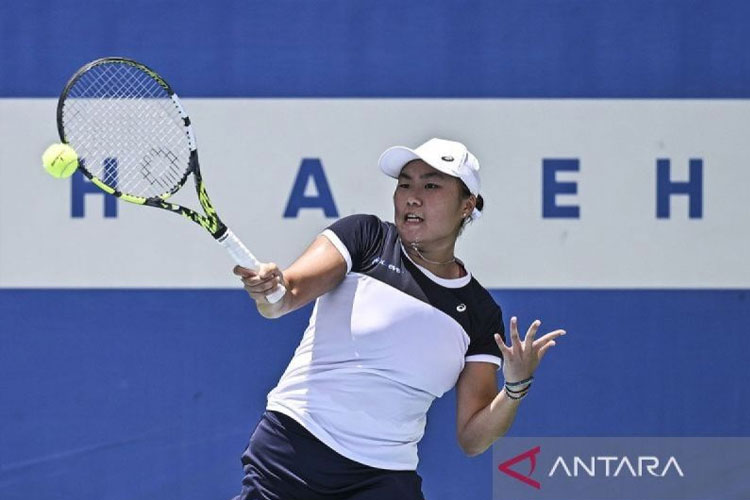 Petenis putri Indonesia Janice Tjen. (ANTARA FOTO/Aprillio Akbar)