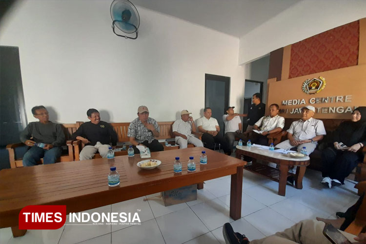 Panitia Konferprov PWI Jawa Tengah 2025 saat mengadakan rapat persiapan di Gedung Pers Jalan Mugasari No. 10 Semarang.(Foto: Hidayat For TIMES Indonesia)