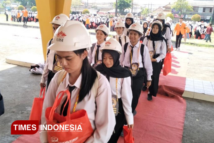 Teguhkan sebagai Industrial University, Ratusan Mahasiswa Baru UISI Dibekali Kompetensi Khusus