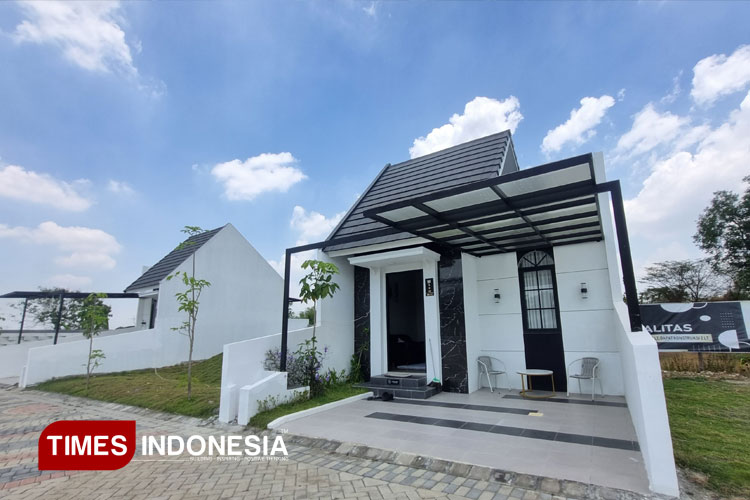 Penampakan rumah contoh seharga Rp400 Juta yang diminta anggota dewan dengan harga Rp200 Juta di Perumahan The Oso Kedamean Kabupaten Gresik. (Foto: Akmal/TIMES Indonesia)