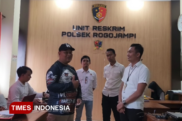 Pengembalian kunci mobil beserta STNK oleh Unit Reskrim Polsek Rogojampi. (Foto : Polsek Rogojampi For TI)