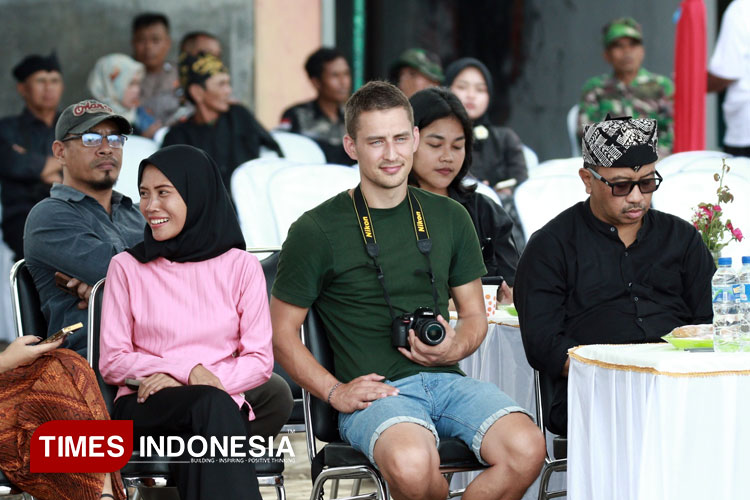 Wisatawan-Asal-Denmark-Kepincut-Tari-Tradisional-Banyuwangi.jpg