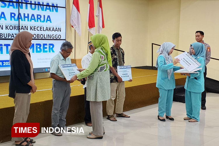 RS Bina Sehat dan Jasa Raharja Serahkan Santunan Terhadap Keluarga Korban Kecelakaan Maut Probolinggo