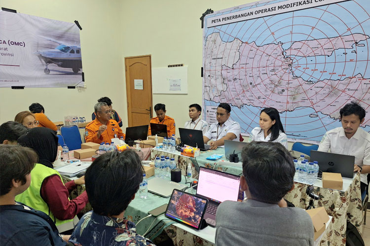 operasi-modifikasi-cuaca-2.jpg
