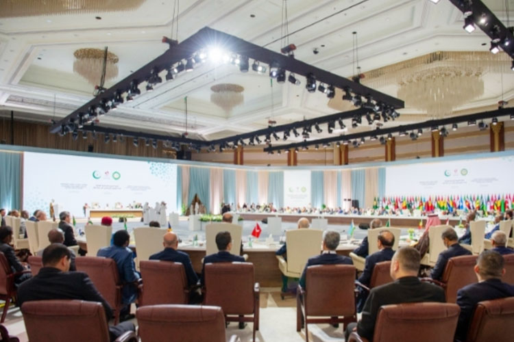 Suasana sidang luar biasa Dewan Tertinggi Dewan Kerja Sama Teluk dan KTT Darurat Arab-Islam yang digelar di Doha, Qatar, Senin, kemarin untuk menyikapi perilaku Israel.(FOTO: Doha News)