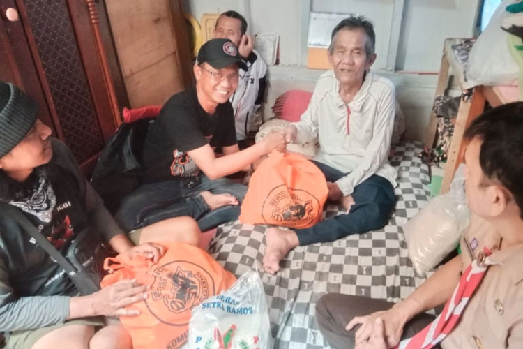 Aksi Sosial Komunitas Bagong Mogok di Cianjur: Ulurkan Tangan, Tebar Senyum