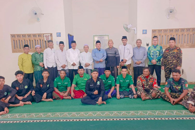 Dr KH Nasrulloh Afandi, Lc, MA, bersama PCNU Sukamara. (FOTO: PCNU Sukamara for TIMES Indonesia)