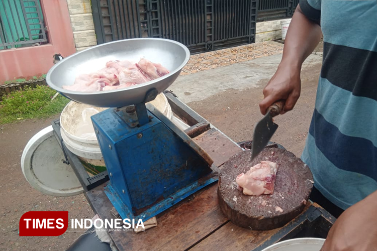 Pedagang dan Warga Majalengka Keluhkan Kenaikan Harga Ayam, Imbas Program MBG?