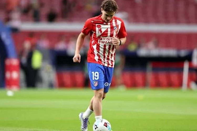 Striker Julian Alvares dikabarkan absen saat Atletico Madrid menghadapi Liverpool pada laga perdana Liga Champions, Kamis (18/9/2025) dini hari.