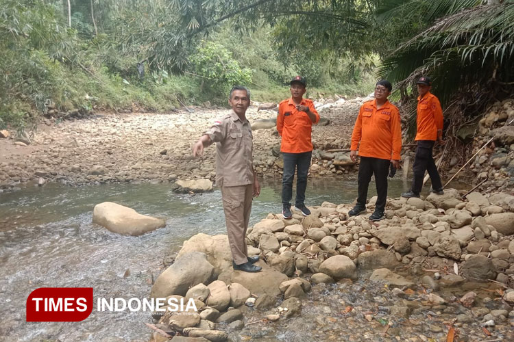 Sungai-di-Desa-Padi-2.jpg