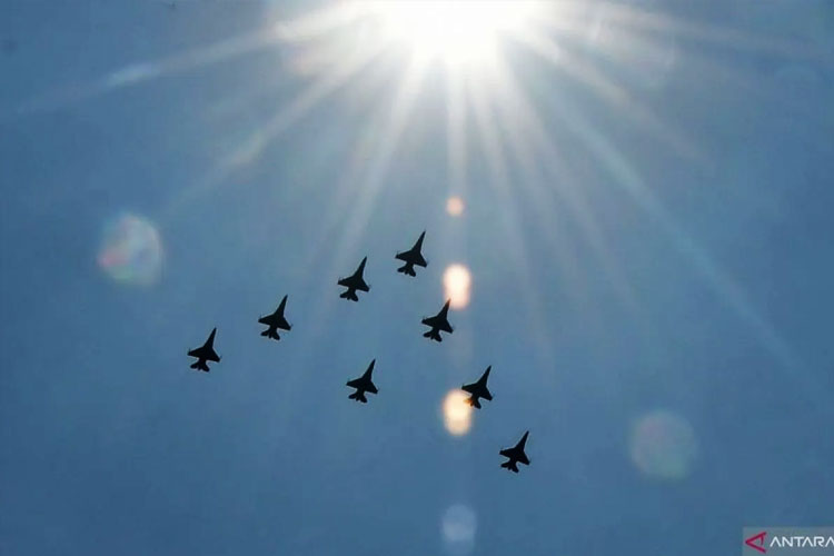 TNI Gelar Latihan Defile dan Simulasi Tempur di Monas Jelang HUT ke-80 Minggu Depan