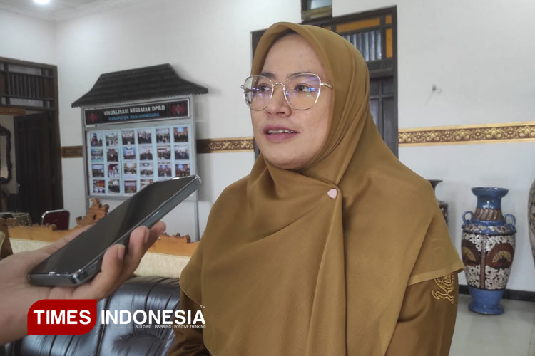 Bupati Banjarnegara dr Amalia Desiana usai rapat paripurna DPRD Banjarnegara. (FOTO: Muchlas Hamidi/TIMES Indonesia)