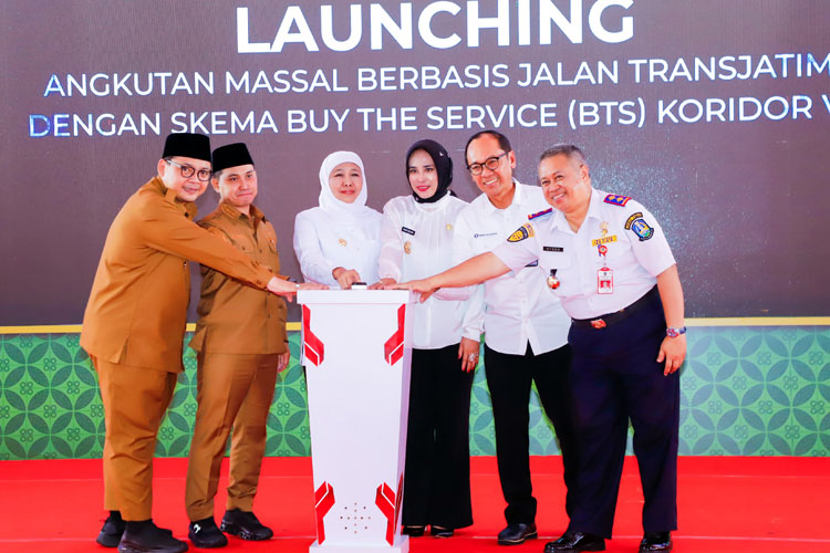 Gubernur Khofifah Perkuat Konektivitas Perhubungan Laut, Udara dan Darat di Jatim
