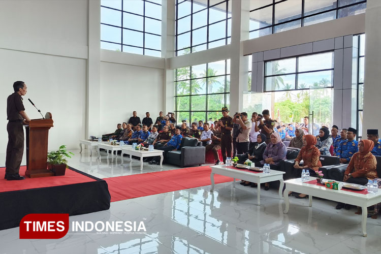 Kajati Malut Herry Ahmad Pribadi, SH, MH, saat memberikan sambutan di Kantor Kejaksaan Morotai, Rabu (17/9/2025). (FOTO: Abdul H Husain/TIMES Indonesia)
