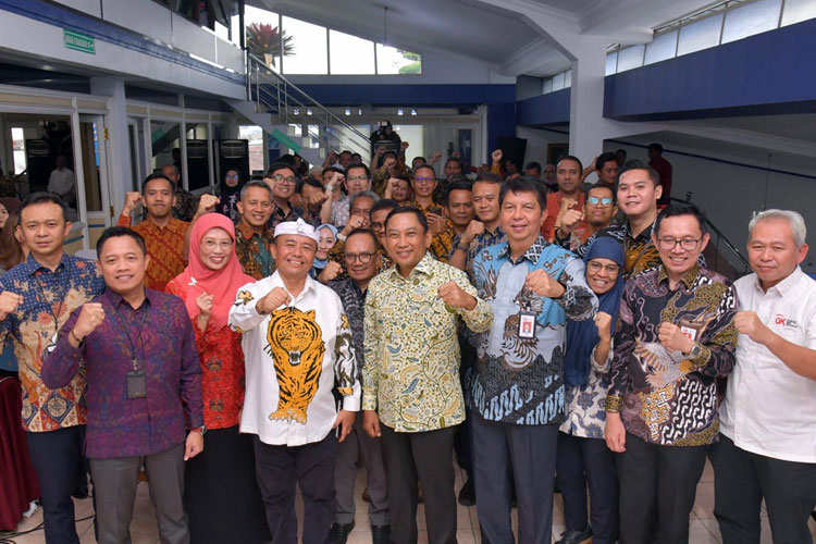 OJK Jabar Genjot Kredit Sapi Perah, Pemprov Bidik Peringkat Pertama Susu Nasional