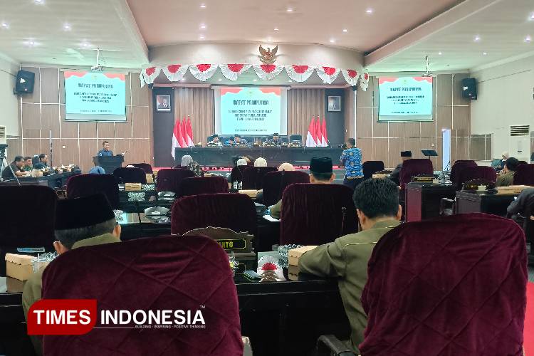Rapat Paripurna Pemandangan Umum Fraksi di DPRD Kabupaten Bondowoso. (FOTO: Moh Bahri/TIMES Indonesia)