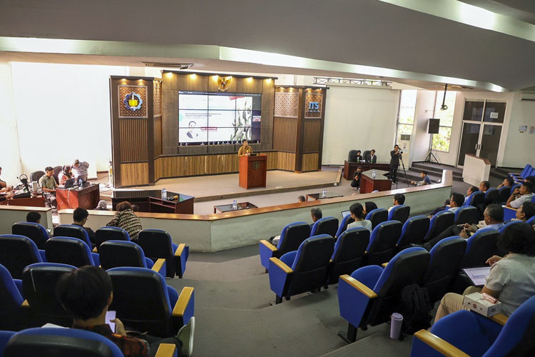 Seminar Efisiensi Energi dan Energi Terbarukan pada Bangunan di Auditorium Pascasarjana ITS. (Foto: Diskominfo Surabaya)