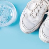 Tips Mencuci Sepatu Putih Tanpa Takut Menguning