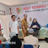 Ratusan Warga Jenggawah Terima Bantuan Sosial PKH Plus