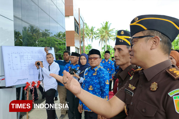 memberikan-sambutan-di-Kantor-Kejaksaan-Morotai.jpg
