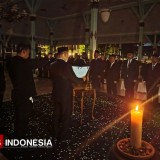 Bupati Madiun Lantik Empat Kepala OPD Hanya Diterangi Cahaya Lilin, Apa Maknanya?