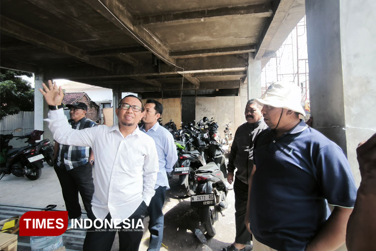 Komisi II DPRD Kota Probolinggo lakukan sidak proyek pembangunan gedung Inspektorat di Jalan Mastrip. (FOTO: Sri Hartini/TIMES Indonesia)