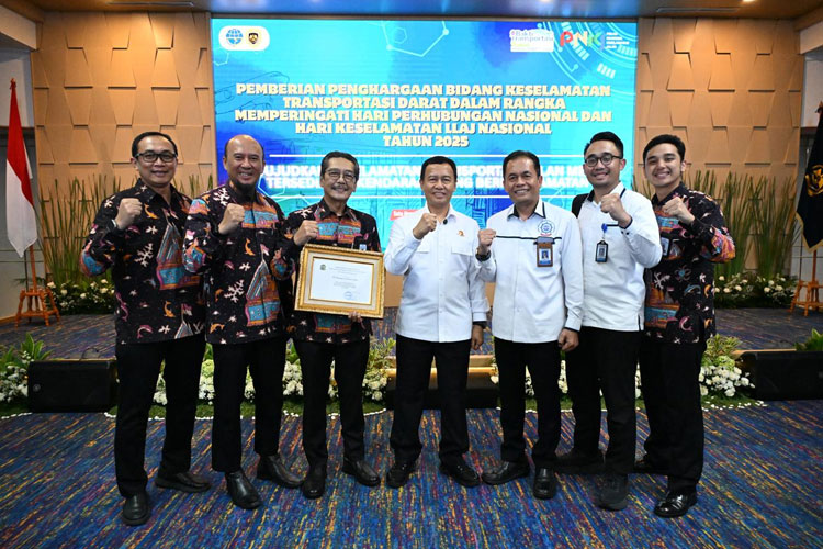 penghargaan-Kemenhub-2.jpg