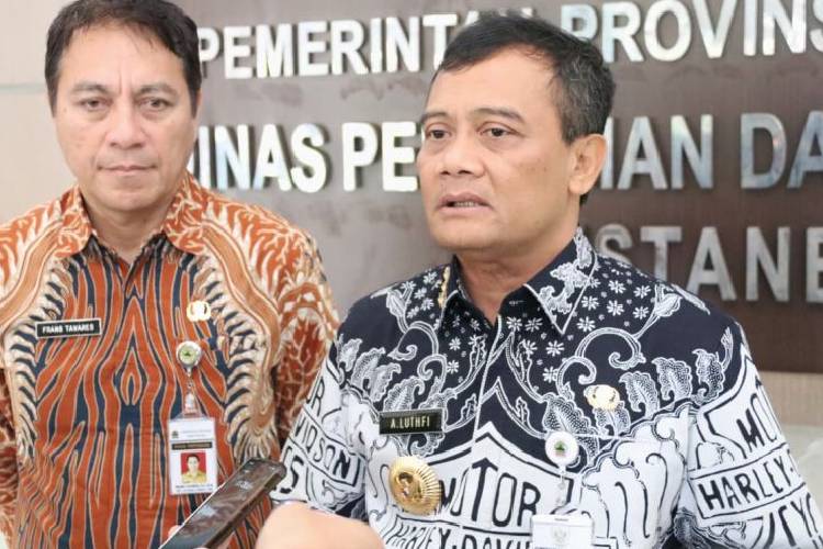 Gubernur Jawa Tengah Ahmad Luthfi, didampingi Kepala Dinas Pertanian dan Perkebunan (Distanbun) Jateng Defransisco Dasilva Tavares. (FOTO: ANTARA/HO-Pemprov Jateng)