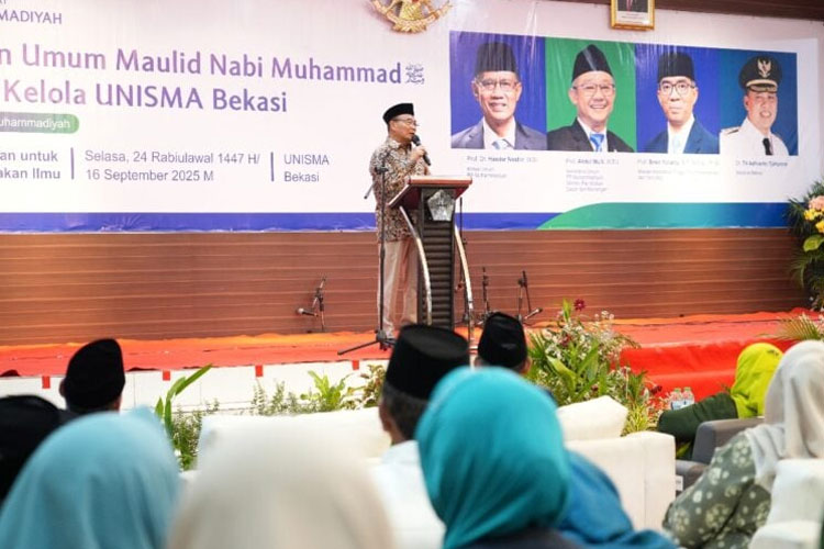 Muhadjir Effendy, Ketua Pimpinan Pusat Muhammadiyah Bidang Pendidikan dan Kebudayaan dalam seremoni peralihan kelola UNISMA Bekasi ke PP Muhammadiyah, Selasa (15/9/2025). FOTO:  muhammadiyah