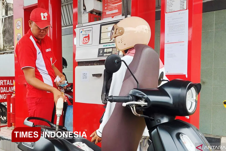 Ilustrasi - Penjualan BBM, di SPBU. (FOTO: ANTARA)