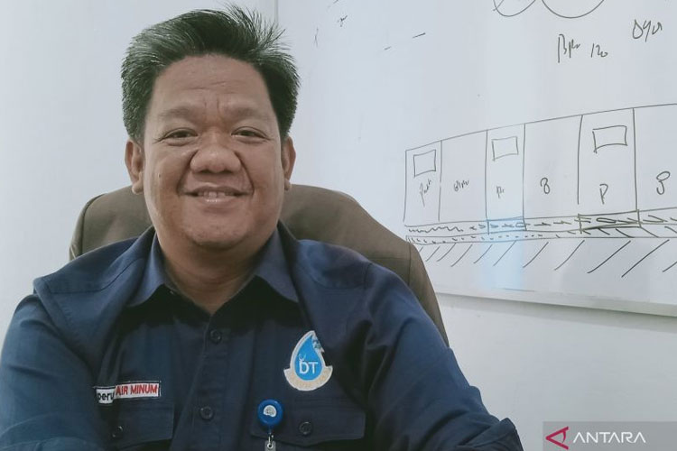 Direktur Perumda Air Minum Danum Taka Kabupaten Penajam Paser Utara, Provinsi Kalimantan Timur Abdul Rasyid (FOTO: ANTARA/Nyaman Bagus Purwaniawan)