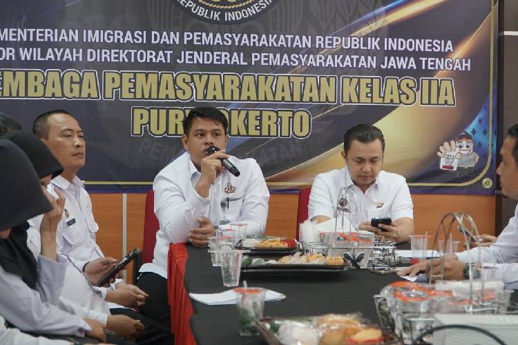 Kepala Rutan Banjarnegara Dodik Harmono saat studi tiru di lapas  Purwokerto. (FOTO: Humas Rutan Banjarnegara for TIMES Indonesia)