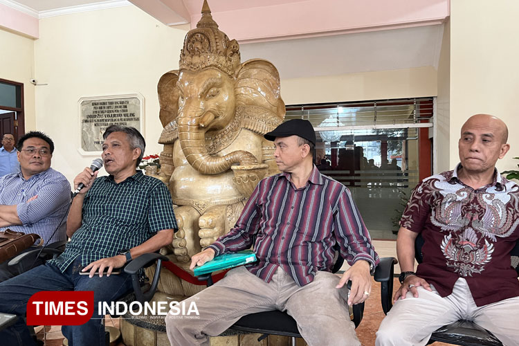 PPLP PGRI Malang saat ditemui awak media soal legalitas kampus Unikama. (Foto: Rizky Kurniawan Pratama/TIMES Indonesia)