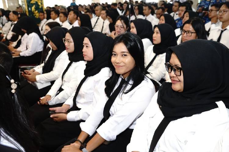 Senyum bahagia para PPPK usai dilantik Bupati Malang H. Sanusi di Pendopo Agung Kabupaten Malang belum lama ini. (Foto: Prokopim)