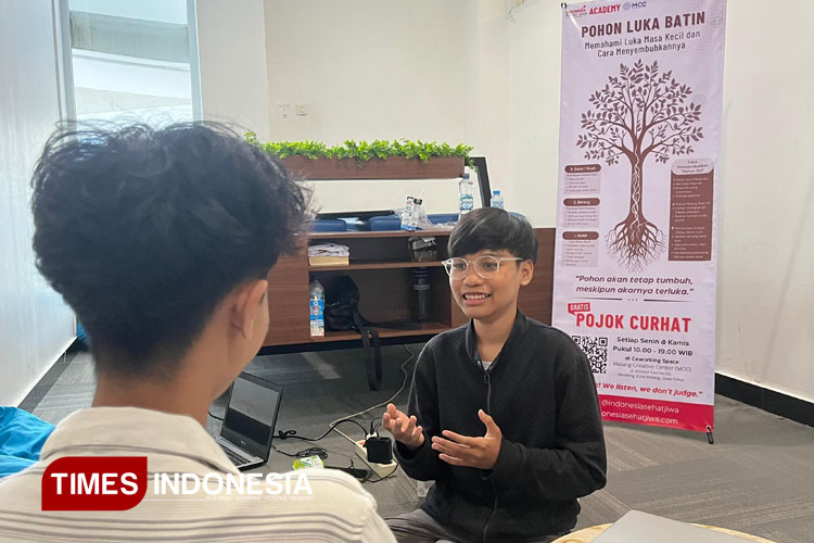 Suasana hangat dan ramah di pojok Curhat membuat siapapun merasa nyaman untuk berbagai cerita. (foto: Mohammad Ulil Abshar Maulidi/TIMES Indonesia)