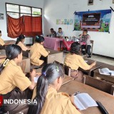 Police Go to School Satlantas Polres Sumba Timur Kenalkan Kesadaran Berlalu Lintas
