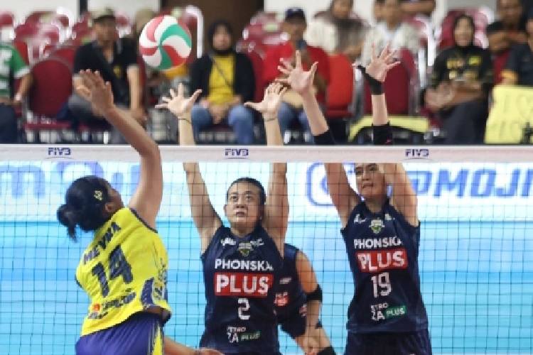 Tim voli Gresik Petrokimia (biru) menang telak 3-0 atas Kota Wahana di Livoli Divisi Utama 2025. (Foto:PBVSI)