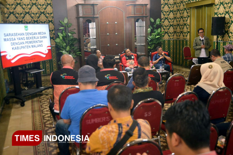 Ketua Asosiasi Media Siber Indonesia (AMSI) Jawa Timur, yang juga Pimpinan Redaksi TIMES Indonesia, Yatimul Ainun, saat sarasehan Pemkab Malang bersama media, di Pendopo Agung Malang, Sabtu (20/9/2025). (Foto: Aditya Hendra/TIMES Indonesia)