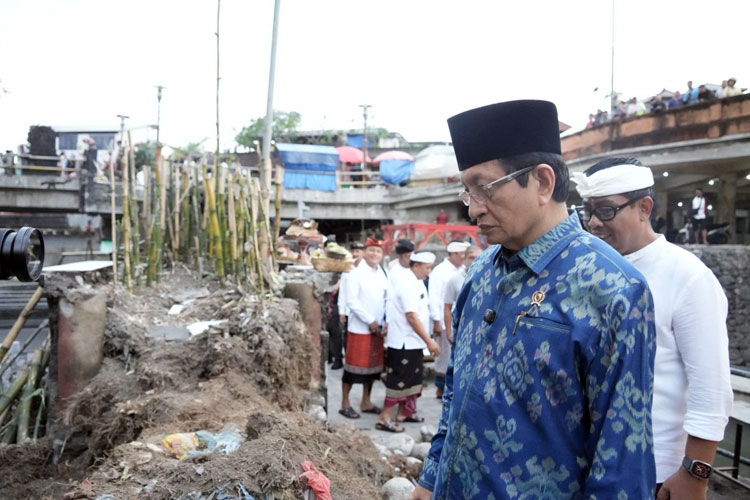 Menag Nasaruddin datangi lokasi banjir di Bali. (FOTO: dok. Kemenag)