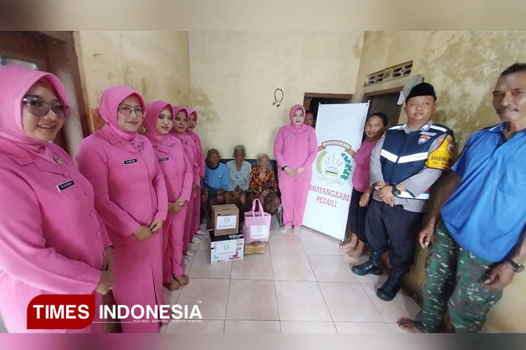 Polsek-Majalengka-Kota-menggelar-bakti-sosial-2.jpg