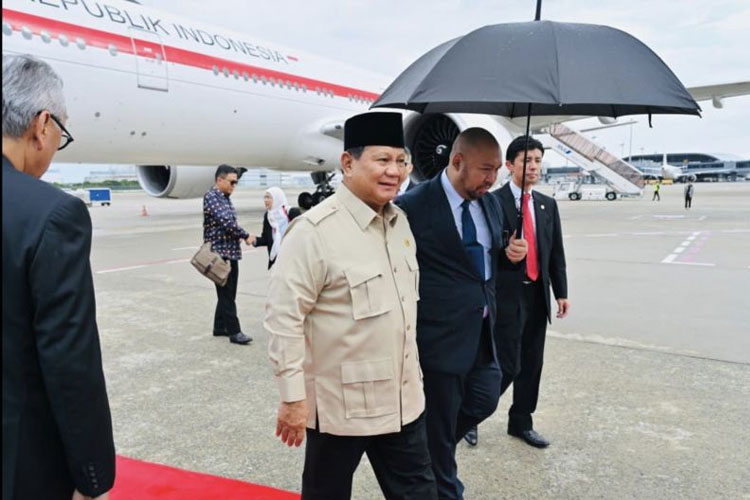 Presiden RI Prabowo Subianto tiba di Bandar Udara Internasional Kansai, Jepang, Sabtu (20/9/2025), untuk mengunjungi Paviliun Indonesia pada Expo 2025 Osaka. (FOTO: ANTARA/HO-Sekretariat Presiden)
