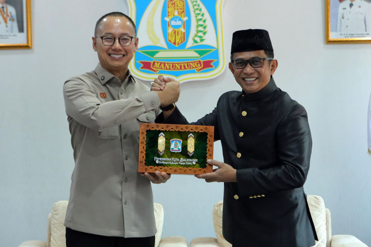 Wakil Ketua MPR RI Eddy Soeparno bersama Wali Kota Balikpapan Rahmat Mas’ud di Balai Kota Balikpapan.