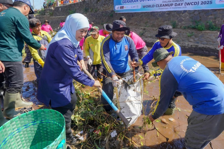 relawan-Sungai-Legundi-Probolinggo-4.jpg