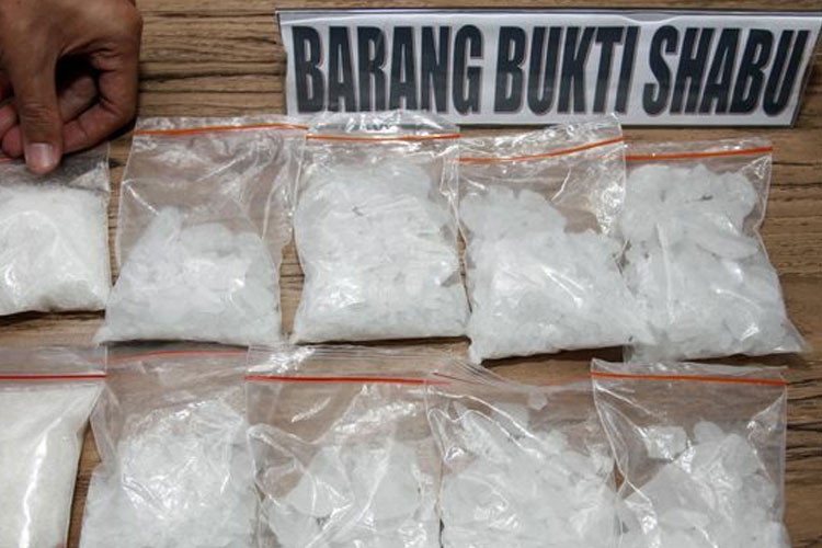 Polisi di Riau Diciduk karena Edarkan 1 Kg Sabu