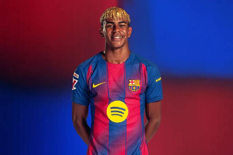 Bintang muda Barcelona dan Timnas Spanyol Lamine Yamal menjadi salah satu kandidat kuat peraih penghargaan Ballon d’Or 2025. (foto: FC Barcelona)