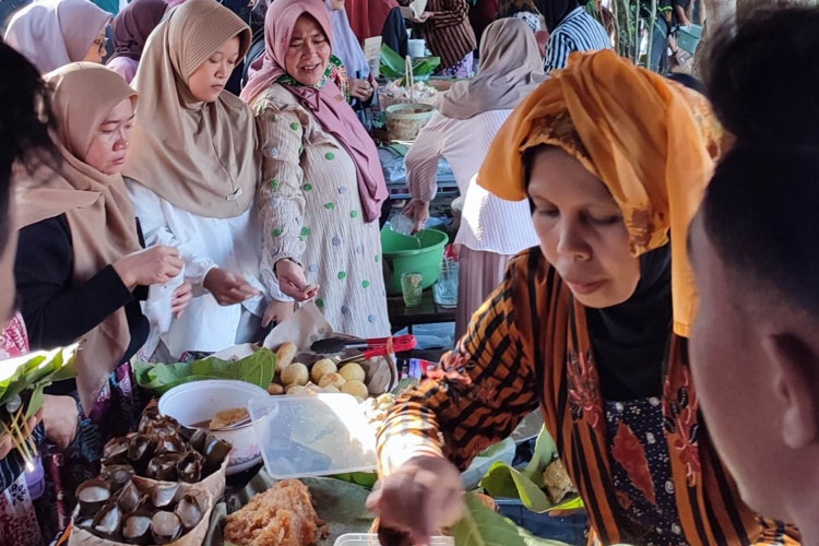 Pasar-Minggu-Legi-Latar-Cendhani-Lamongan-2.jpg
