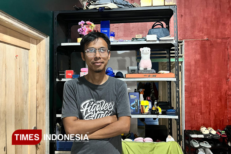 Toni Dzulham seorang konten affiliator dari Pangandaran. (Foto: Acep Rifki Padilah/TIMES Indonesia)