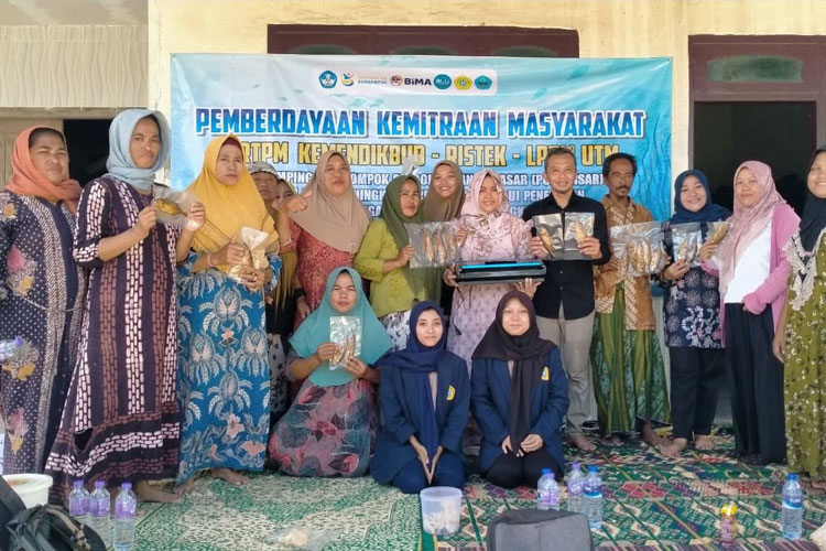 Universitas-Trunojoyo-Madura-Kelompok-Pengolah-Ikan-3.jpg