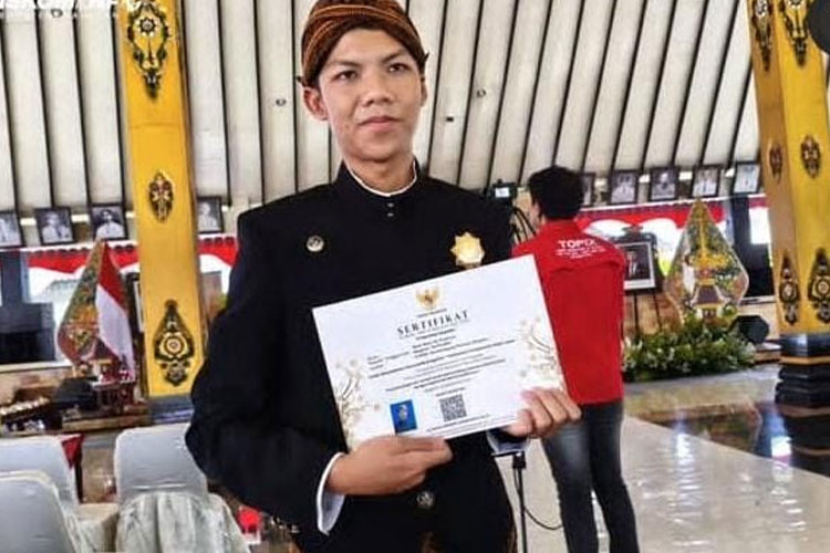 Bima Bayu Aji, dikukuhkan menjadi pranatacara termuda. (Foto: Istimewa)
